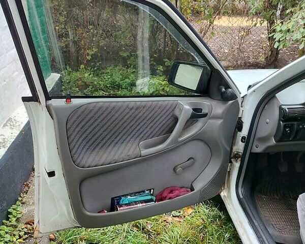 Белый Опель Астра, объемом двигателя 1.4 л и пробегом 312 тыс. км за 1100 $, фото 25 на Automoto.ua