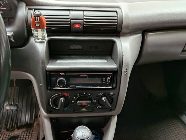 Опель Астра 1995 в Корсунь-Шевченковском на Automoto.ua Белый Опель Астра, объемом двигателя 1.4 л и пробегом 312 тыс. км за 1100 $, фото 12 на Automoto.ua