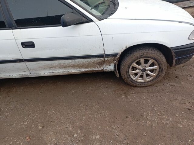 Белый Опель Астра, объемом двигателя 1.7 л и пробегом 450 тыс. км за 1200 $, фото 1 на Automoto.ua