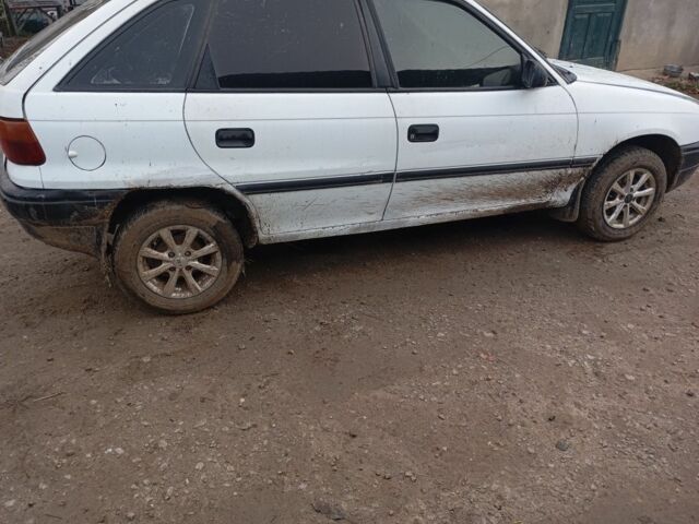 Белый Опель Астра, объемом двигателя 1.7 л и пробегом 450 тыс. км за 1200 $, фото 2 на Automoto.ua