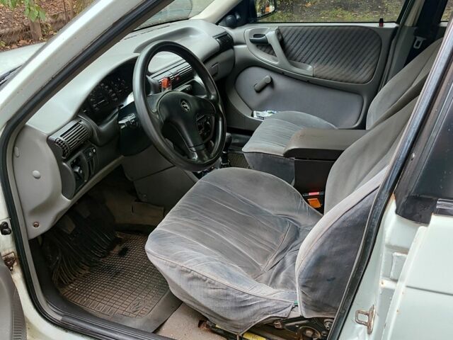 Опель Астра 1995 в Корсунь-Шевченковском на Automoto.ua Белый Опель Астра, объемом двигателя 1.4 л и пробегом 312 тыс. км за 1100 $, фото 15 на Automoto.ua