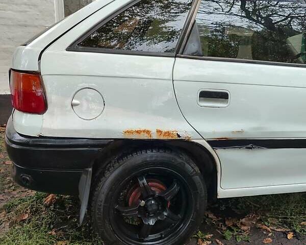 Белый Опель Астра, объемом двигателя 1.4 л и пробегом 312 тыс. км за 1100 $, фото 32 на Automoto.ua