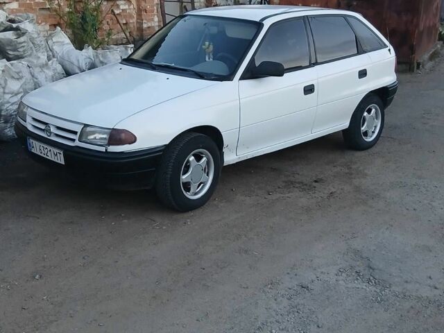 Білий Опель Астра, об'ємом двигуна 1.8 л та пробігом 250 тис. км за 1500 $, фото 2 на Automoto.ua