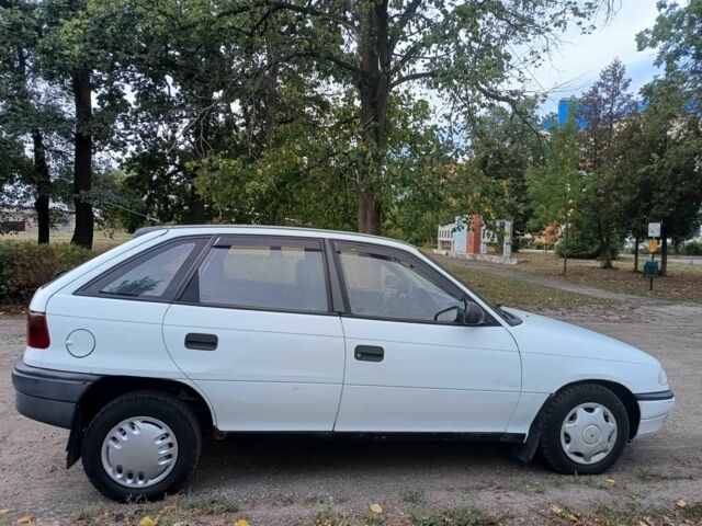 Белый Опель Астра, объемом двигателя 1.7 л и пробегом 310 тыс. км за 1800 $, фото 11 на Automoto.ua