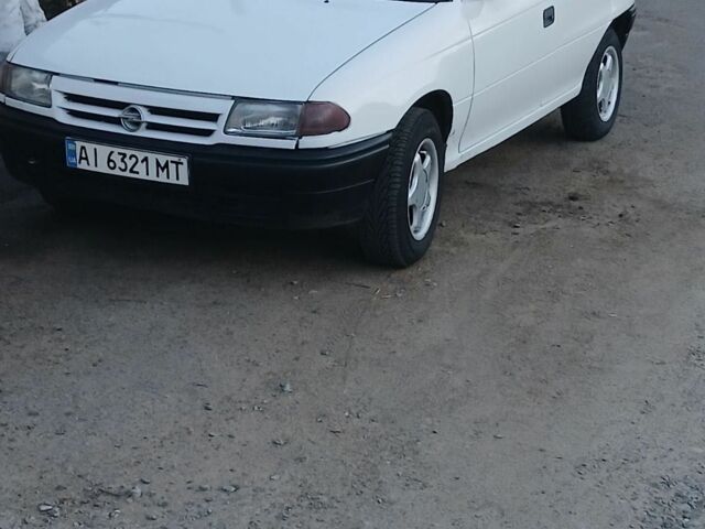 Білий Опель Астра, об'ємом двигуна 1.8 л та пробігом 250 тис. км за 1500 $, фото 3 на Automoto.ua