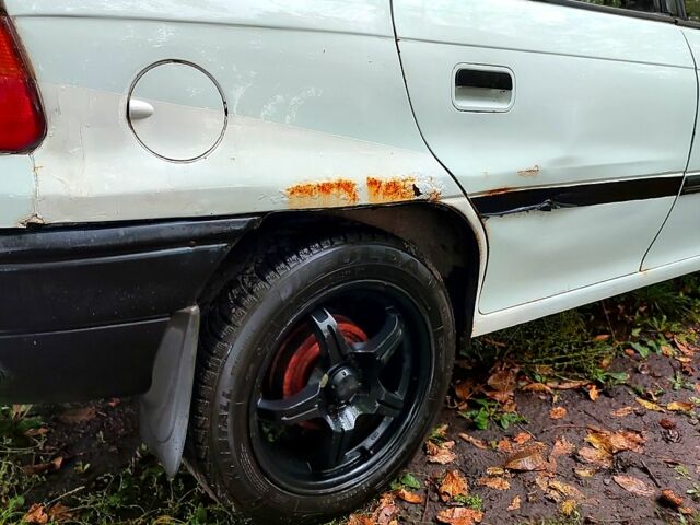 Белый Опель Астра, объемом двигателя 1.4 л и пробегом 312 тыс. км за 1100 $, фото 1 на Automoto.ua