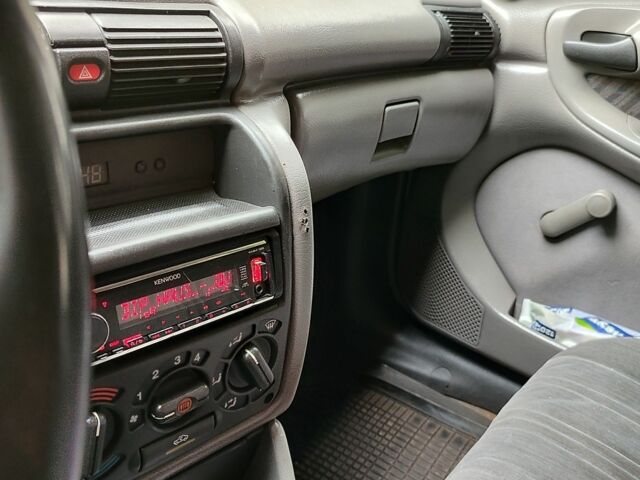 Опель Астра 1995 в Корсунь-Шевченковском на Automoto.ua Белый Опель Астра, объемом двигателя 1.4 л и пробегом 312 тыс. км за 1100 $, фото 5 на Automoto.ua