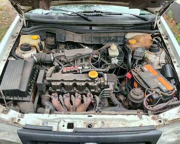 Белый Опель Астра, объемом двигателя 1.4 л и пробегом 312 тыс. км за 1100 $, фото 9 на Automoto.ua