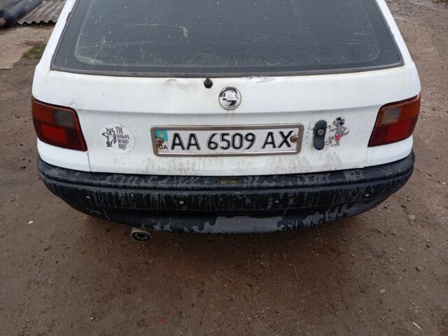 Белый Опель Астра, объемом двигателя 1.7 л и пробегом 450 тыс. км за 1200 $, фото 4 на Automoto.ua