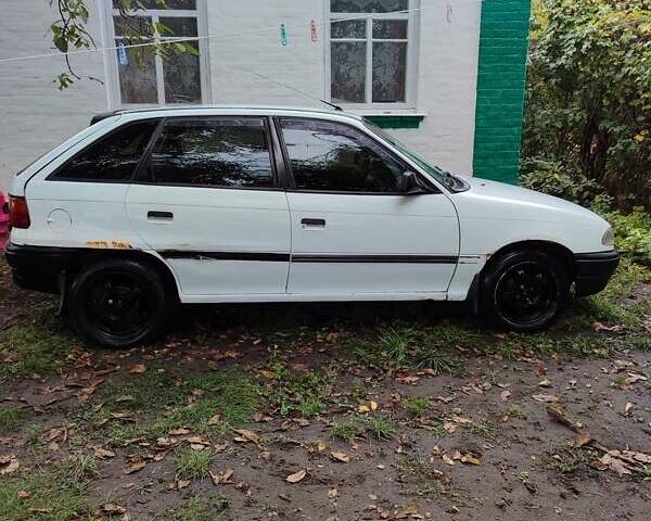 Белый Опель Астра, объемом двигателя 1.4 л и пробегом 312 тыс. км за 1100 $, фото 30 на Automoto.ua