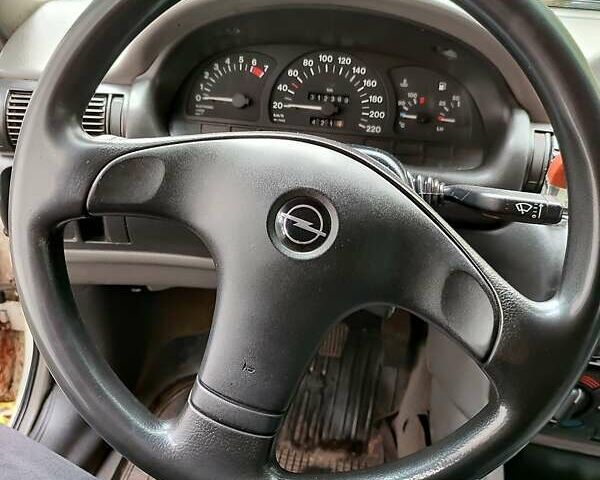 Белый Опель Астра, объемом двигателя 1.4 л и пробегом 312 тыс. км за 1100 $, фото 16 на Automoto.ua