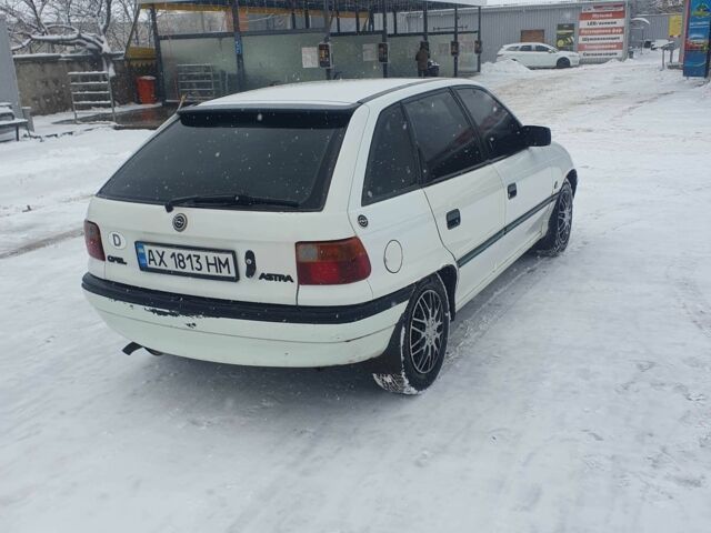 Белый Опель Астра, объемом двигателя 1.4 л и пробегом 320 тыс. км за 1499 $, фото 4 на Automoto.ua