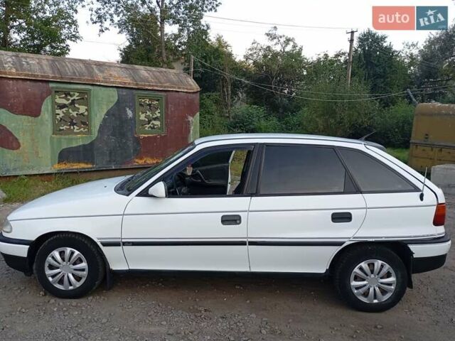 Белый Опель Астра, объемом двигателя 1.4 л и пробегом 400 тыс. км за 1750 $, фото 4 на Automoto.ua