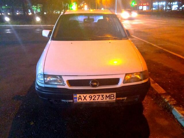 Белый Опель Астра, объемом двигателя 1.4 л и пробегом 350 тыс. км за 2132 $, фото 3 на Automoto.ua