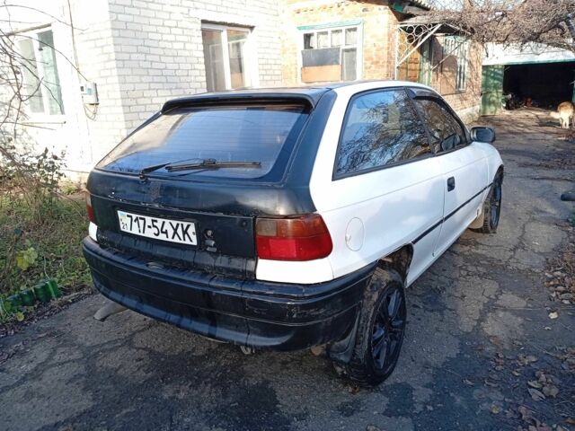 Белый Опель Астра, объемом двигателя 1.4 л и пробегом 1000 тыс. км за 1101 $, фото 3 на Automoto.ua