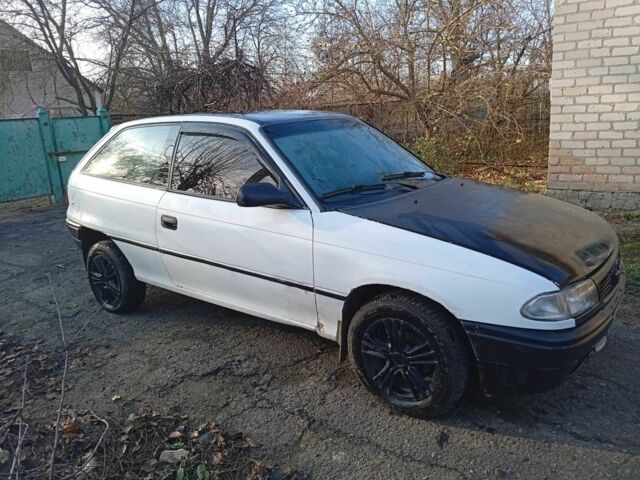 Белый Опель Астра, объемом двигателя 1.4 л и пробегом 1000 тыс. км за 1101 $, фото 1 на Automoto.ua