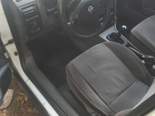 Білий Опель Астра, об'ємом двигуна 1.4 л та пробігом 350 тис. км за 2500 $, фото 6 на Automoto.ua