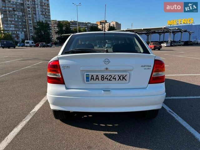 Белый Опель Астра, объемом двигателя 1.4 л и пробегом 200 тыс. км за 2500 $, фото 4 на Automoto.ua