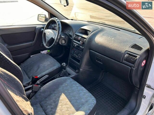 Белый Опель Астра, объемом двигателя 1.4 л и пробегом 200 тыс. км за 2500 $, фото 15 на Automoto.ua