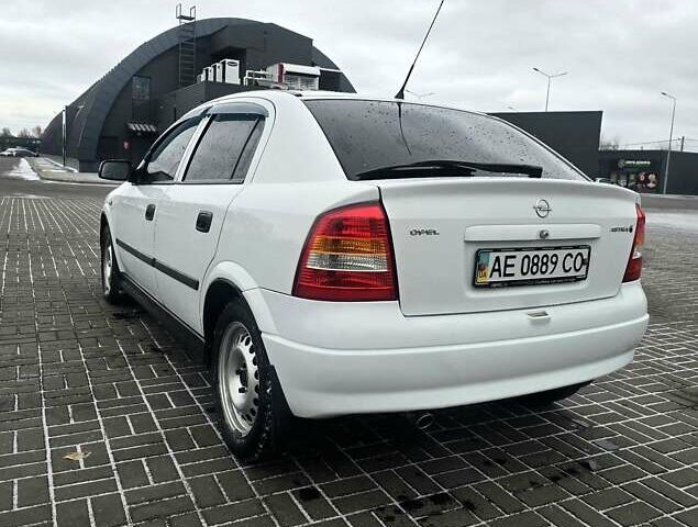 Белый Опель Астра, объемом двигателя 1.2 л и пробегом 263 тыс. км за 2999 $, фото 6 на Automoto.ua