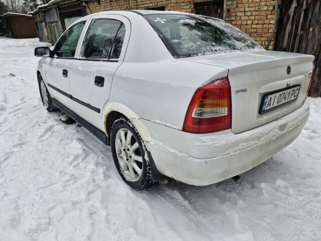 Белый Опель Астра, объемом двигателя 1.4 л и пробегом 370 тыс. км за 2500 $, фото 4 на Automoto.ua