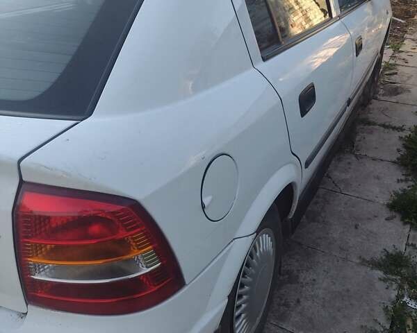 Белый Опель Астра, объемом двигателя 1.2 л и пробегом 400 тыс. км за 3300 $, фото 3 на Automoto.ua