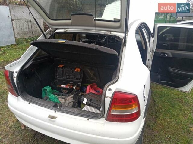 Белый Опель Астра, объемом двигателя 1.7 л и пробегом 380 тыс. км за 1200 $, фото 2 на Automoto.ua