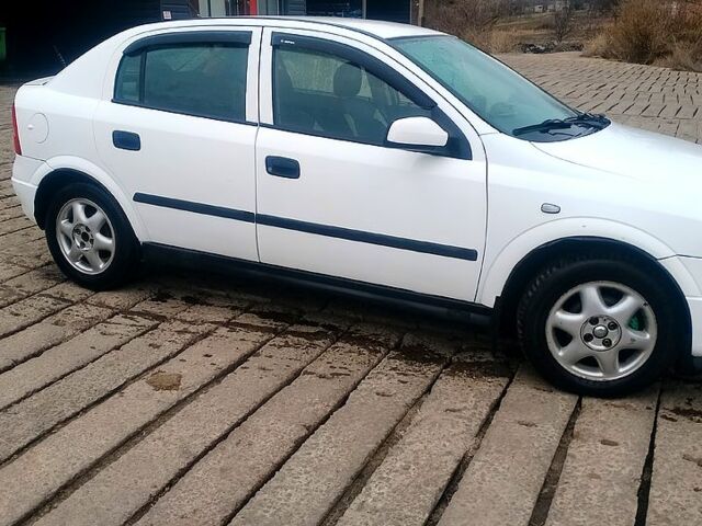 Білий Опель Астра, об'ємом двигуна 1.4 л та пробігом 180 тис. км за 3800 $, фото 1 на Automoto.ua