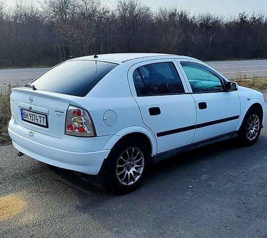 Белый Опель Астра, объемом двигателя 1.2 л и пробегом 200 тыс. км за 3300 $, фото 1 на Automoto.ua