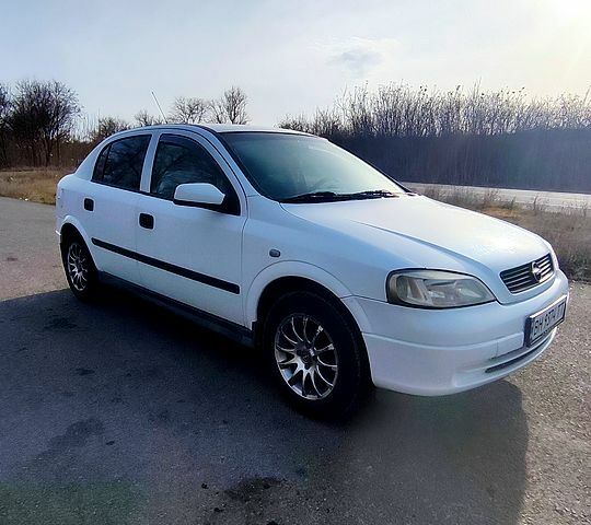 Белый Опель Астра, объемом двигателя 1.2 л и пробегом 200 тыс. км за 3300 $, фото 4 на Automoto.ua