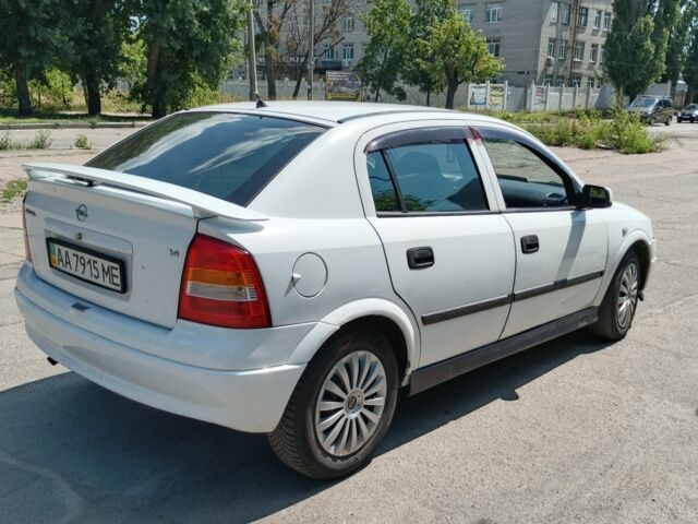 Белый Опель Астра, объемом двигателя 1.4 л и пробегом 215 тыс. км за 2200 $, фото 5 на Automoto.ua