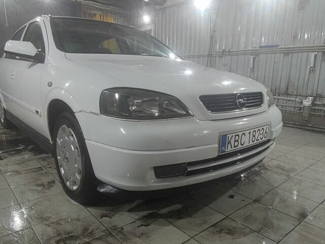 Белый Опель Астра, объемом двигателя 0 л и пробегом 310 тыс. км за 2200 $, фото 2 на Automoto.ua