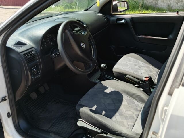 Белый Опель Астра, объемом двигателя 1.4 л и пробегом 215 тыс. км за 2200 $, фото 6 на Automoto.ua