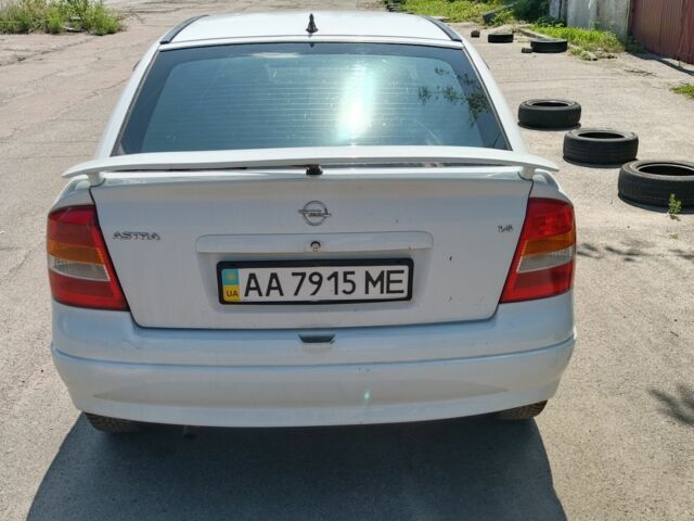 Белый Опель Астра, объемом двигателя 1.4 л и пробегом 215 тыс. км за 2200 $, фото 2 на Automoto.ua