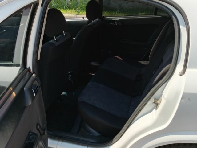 Белый Опель Астра, объемом двигателя 1.4 л и пробегом 215 тыс. км за 2200 $, фото 7 на Automoto.ua