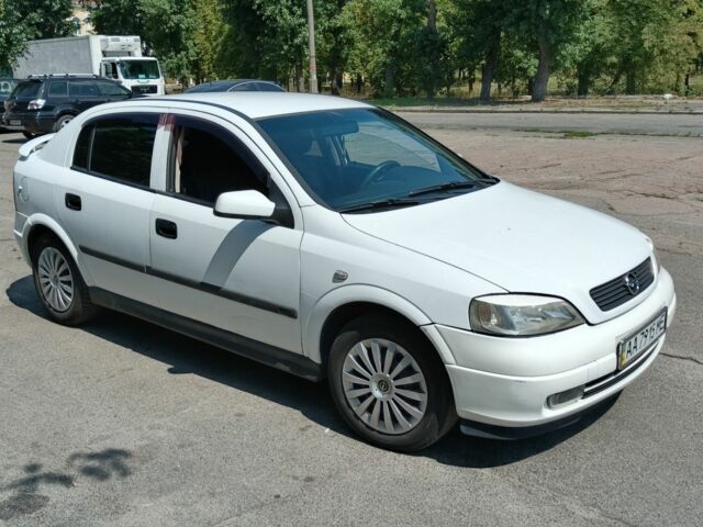 Белый Опель Астра, объемом двигателя 1.4 л и пробегом 215 тыс. км за 2200 $, фото 3 на Automoto.ua