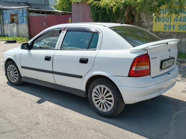 Белый Опель Астра, объемом двигателя 1.4 л и пробегом 215 тыс. км за 2200 $, фото 4 на Automoto.ua