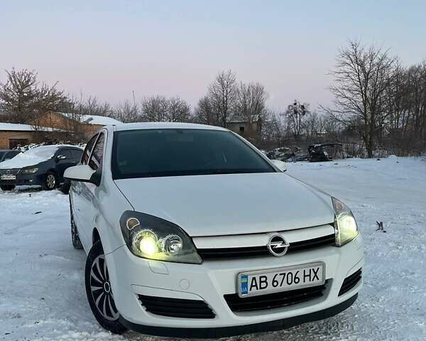 Белый Опель Астра, объемом двигателя 1.6 л и пробегом 250 тыс. км за 4200 $, фото 1 на Automoto.ua