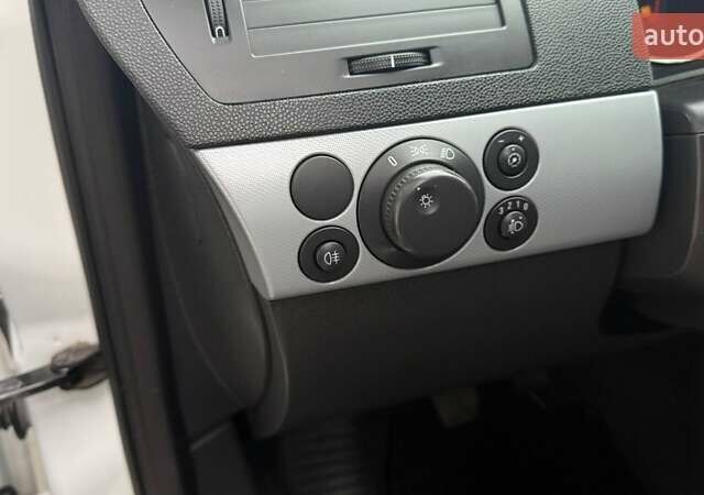 Белый Опель Астра, объемом двигателя 1.6 л и пробегом 238 тыс. км за 5550 $, фото 29 на Automoto.ua