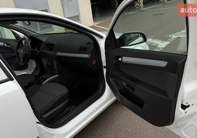 Белый Опель Астра, объемом двигателя 1.6 л и пробегом 238 тыс. км за 5550 $, фото 30 на Automoto.ua