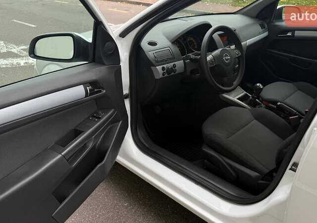 Белый Опель Астра, объемом двигателя 1.6 л и пробегом 238 тыс. км за 5550 $, фото 20 на Automoto.ua