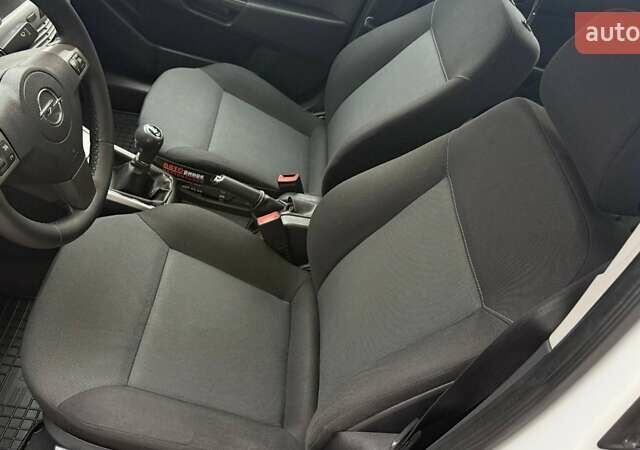 Белый Опель Астра, объемом двигателя 1.6 л и пробегом 238 тыс. км за 5550 $, фото 28 на Automoto.ua