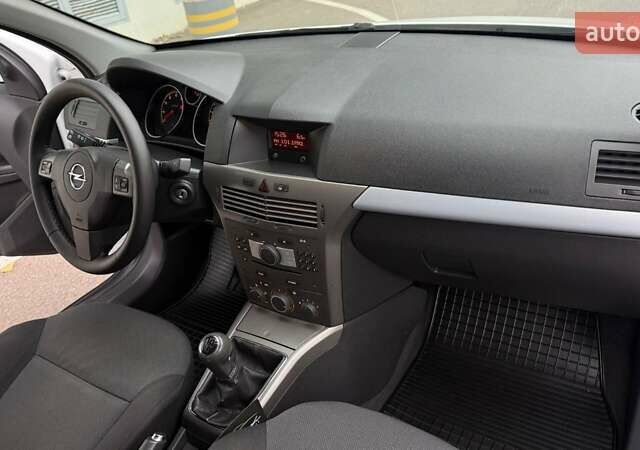 Белый Опель Астра, объемом двигателя 1.6 л и пробегом 238 тыс. км за 5550 $, фото 22 на Automoto.ua