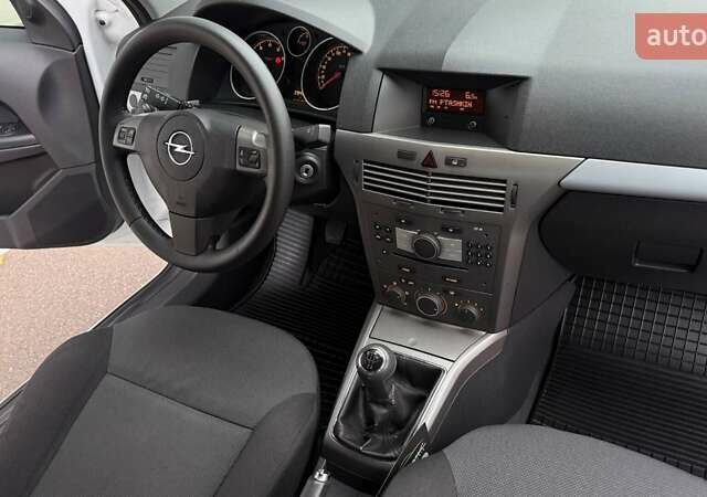 Белый Опель Астра, объемом двигателя 1.6 л и пробегом 238 тыс. км за 5550 $, фото 35 на Automoto.ua