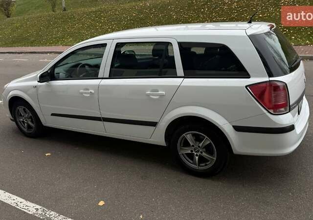 Белый Опель Астра, объемом двигателя 1.6 л и пробегом 238 тыс. км за 5550 $, фото 9 на Automoto.ua