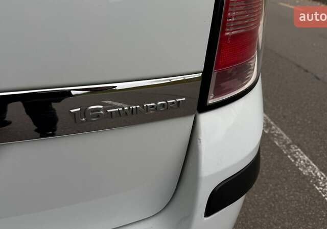 Белый Опель Астра, объемом двигателя 1.6 л и пробегом 238 тыс. км за 5550 $, фото 5 на Automoto.ua