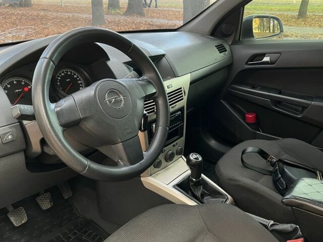 Белый Опель Астра, объемом двигателя 1.4 л и пробегом 286 тыс. км за 4500 $, фото 7 на Automoto.ua