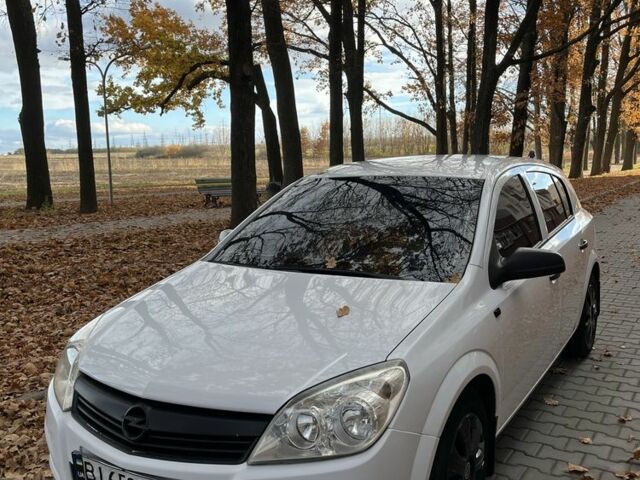 Белый Опель Астра, объемом двигателя 1.4 л и пробегом 286 тыс. км за 4500 $, фото 2 на Automoto.ua