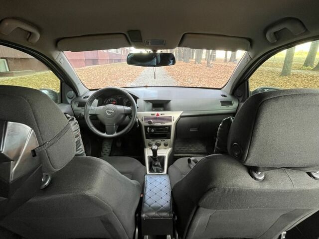 Белый Опель Астра, объемом двигателя 1.4 л и пробегом 286 тыс. км за 4500 $, фото 6 на Automoto.ua