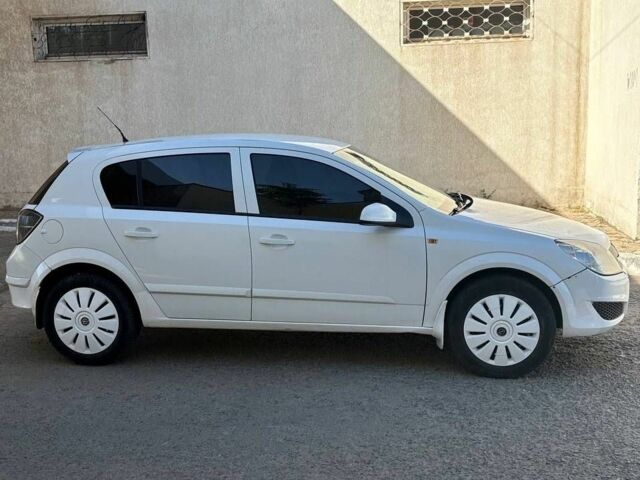 Белый Опель Астра, объемом двигателя 1.2 л и пробегом 330 тыс. км за 2950 $, фото 1 на Automoto.ua